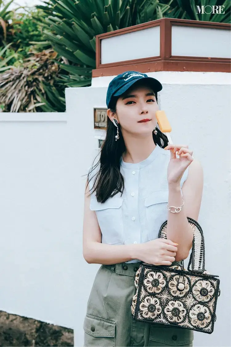 新川優愛が着るフレンチシックコーデ