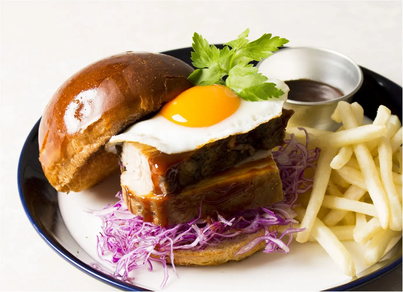 明日5/26(金)、横浜に行くとハンバーガーがもらえるかも!? グルメバーガーカフェ『ブルー ターミナル』がオープン☆_1