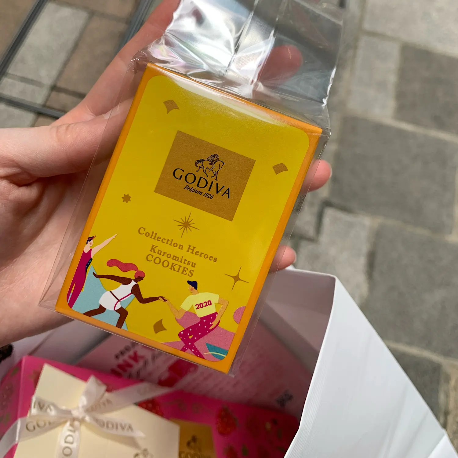 GODIVAのチョコレートが無料配布?!幸せを届けるピンクバン♡_4