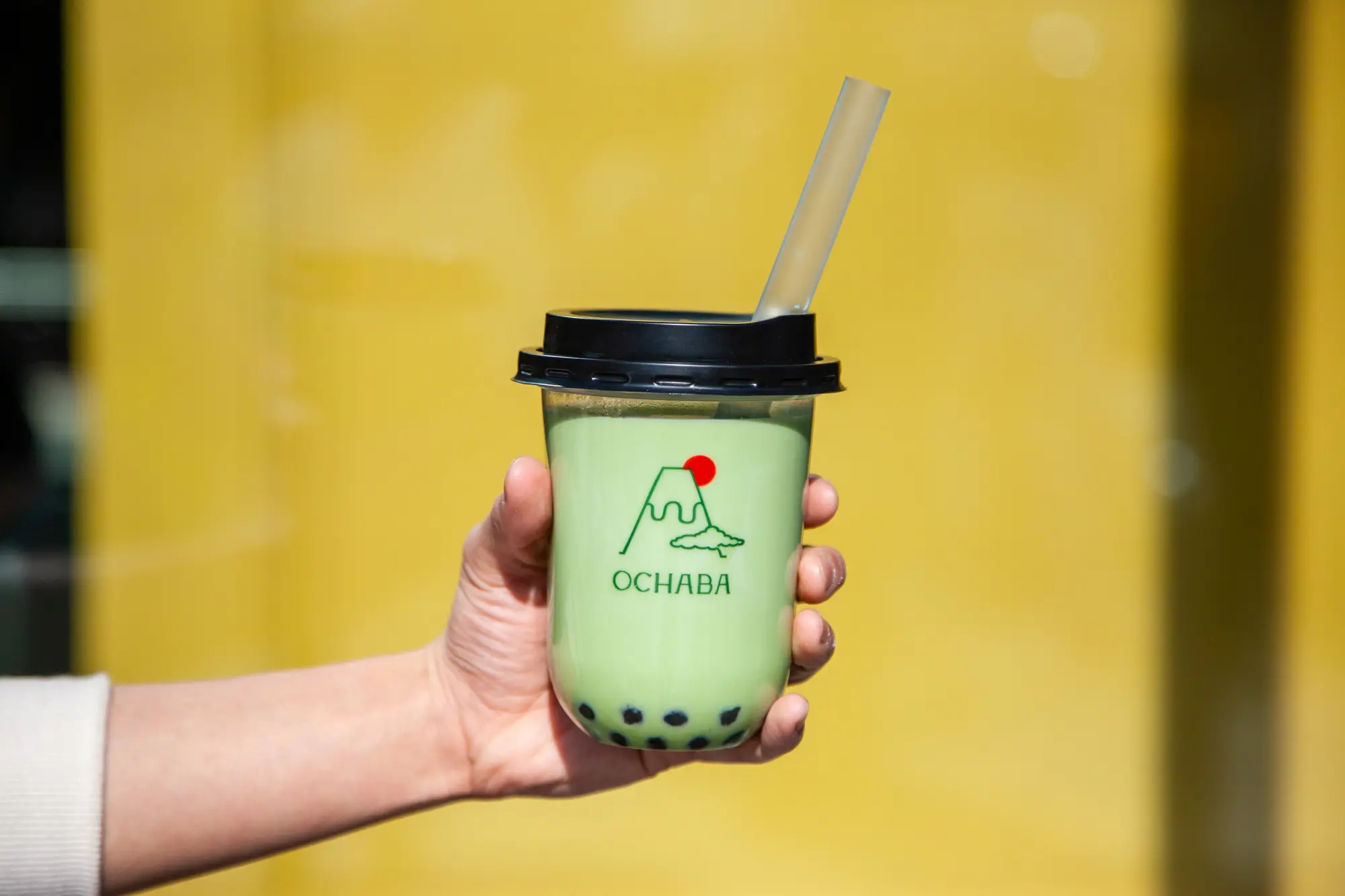 全ドリンクに“黒蜜入りわらび餅”が入ってる♡ 世界唯一の日本茶ミルクティー専門店『OCHABA』が新宿に明日オープン_3