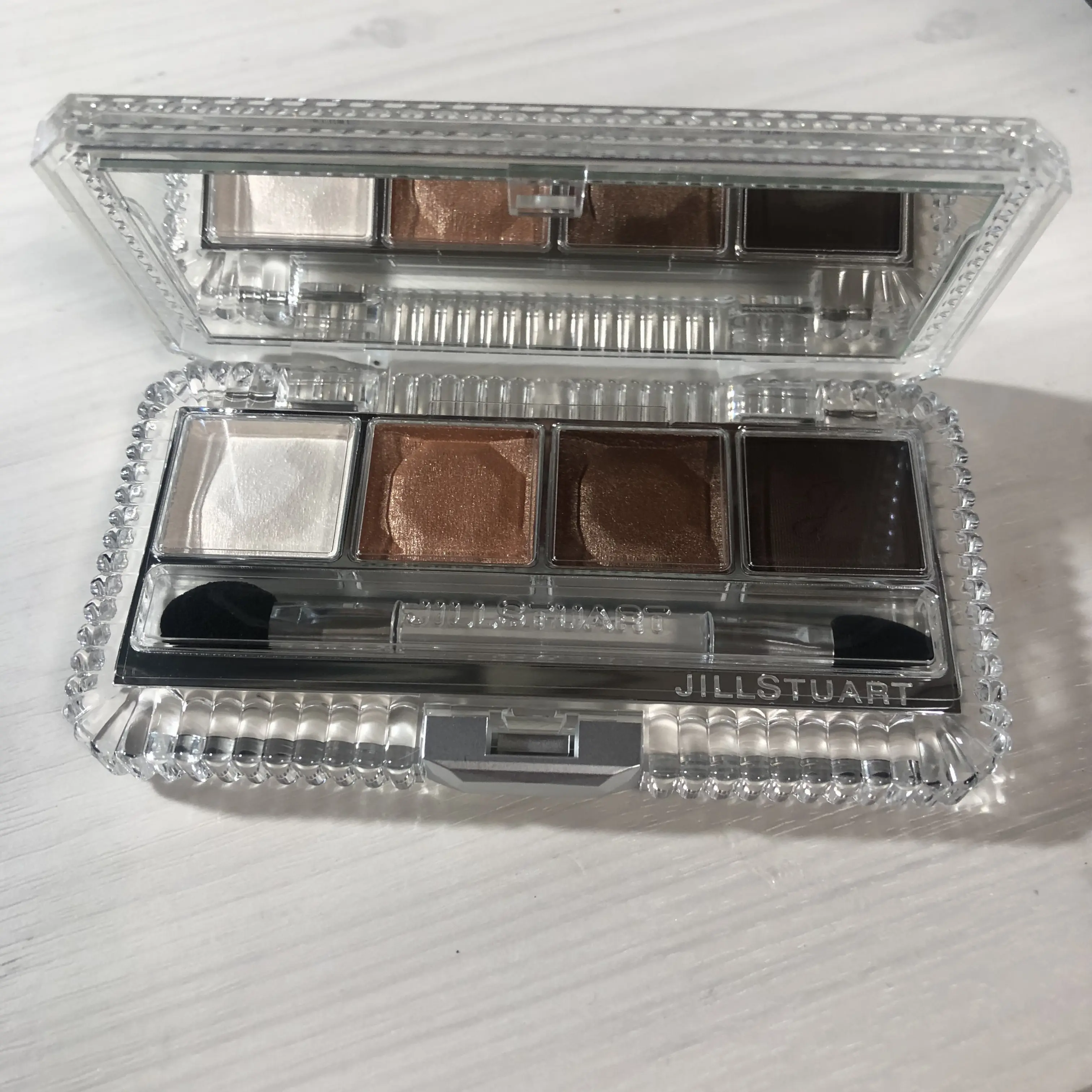 【JILL STUART 秋の新作シャドウパレット】これ1つで誰でもパッチリ目元に!_1