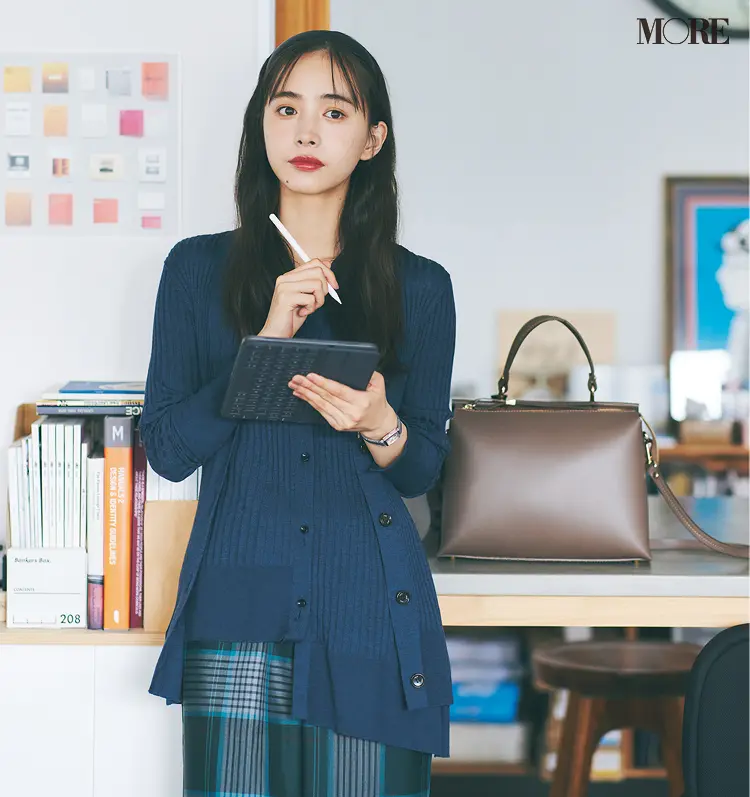 オーレンティのバッグとお仕事コーデの井桁弘恵