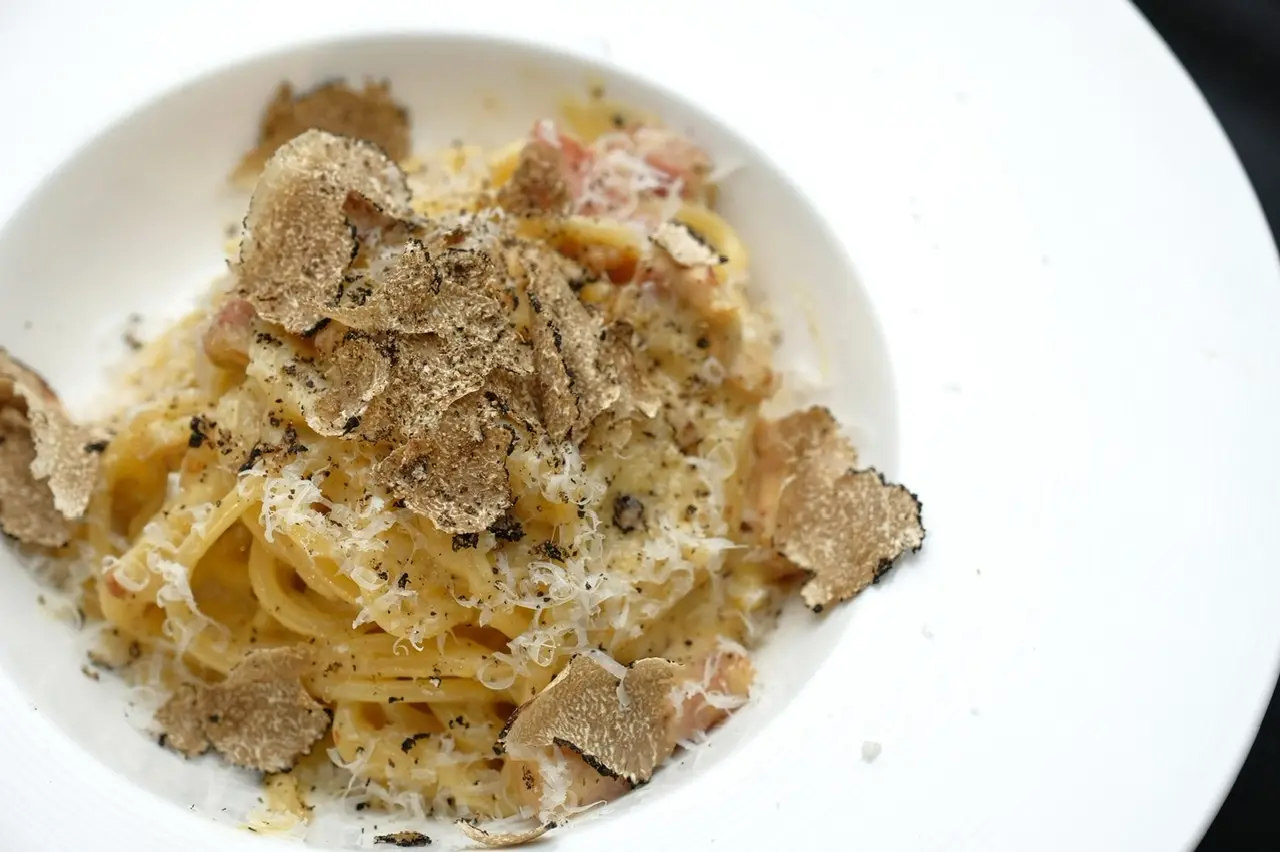 贅沢すぎ…トリュフを惜しみなく使用した濃厚カルボナーラ『AURUM+truffle』_1