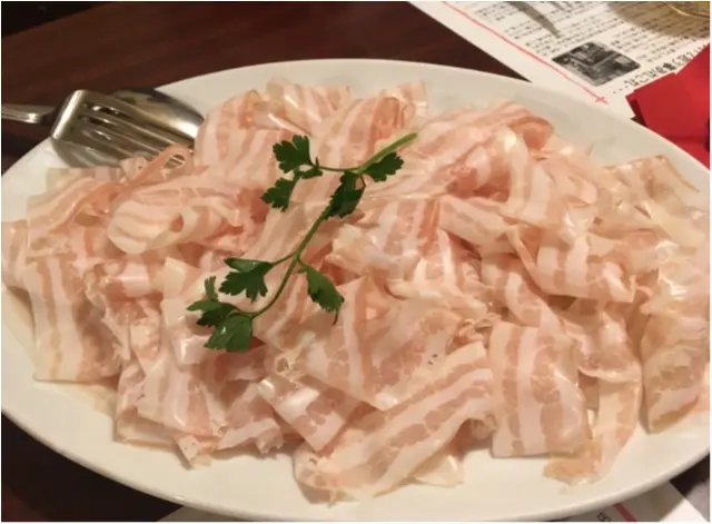 ここでしか食べられない!?生ベーコン。熟成肉。肉屋直営だからできる味がギュギュッと♡_4