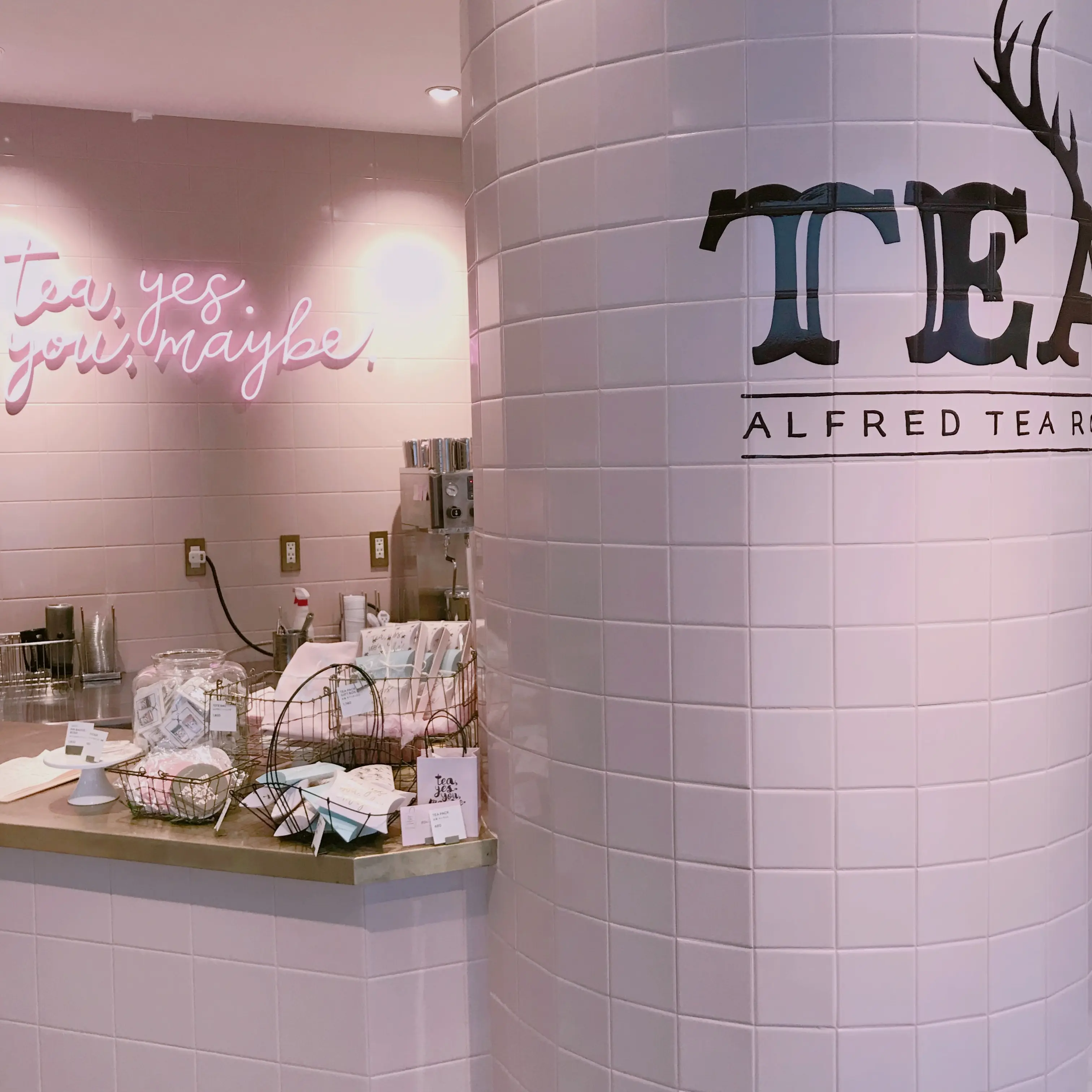 ALFRED TEA ROOM が BOBBI BROWN とコラボ!ピンク好きにはたまらないドリンクです❤︎_1