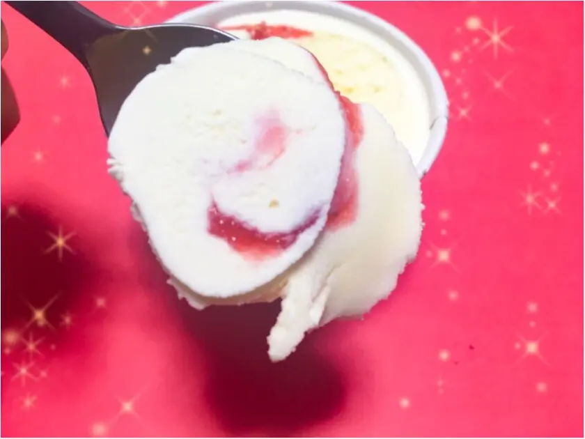 【ハーゲンダッツ速報▶︎▶︎】ちょっぴり甘酸っぱい初恋の味?! いちごのソースが効いている新作登場★_3
