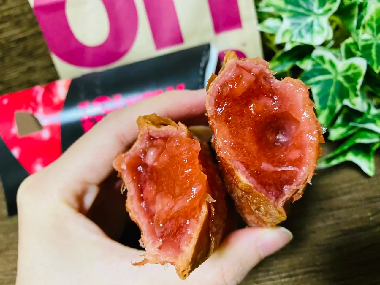 【マクドナルド】あの定番スイーツにイチゴ味!《ホットストロベリーパイ》が絶妙すぎる美味しさ♡_3