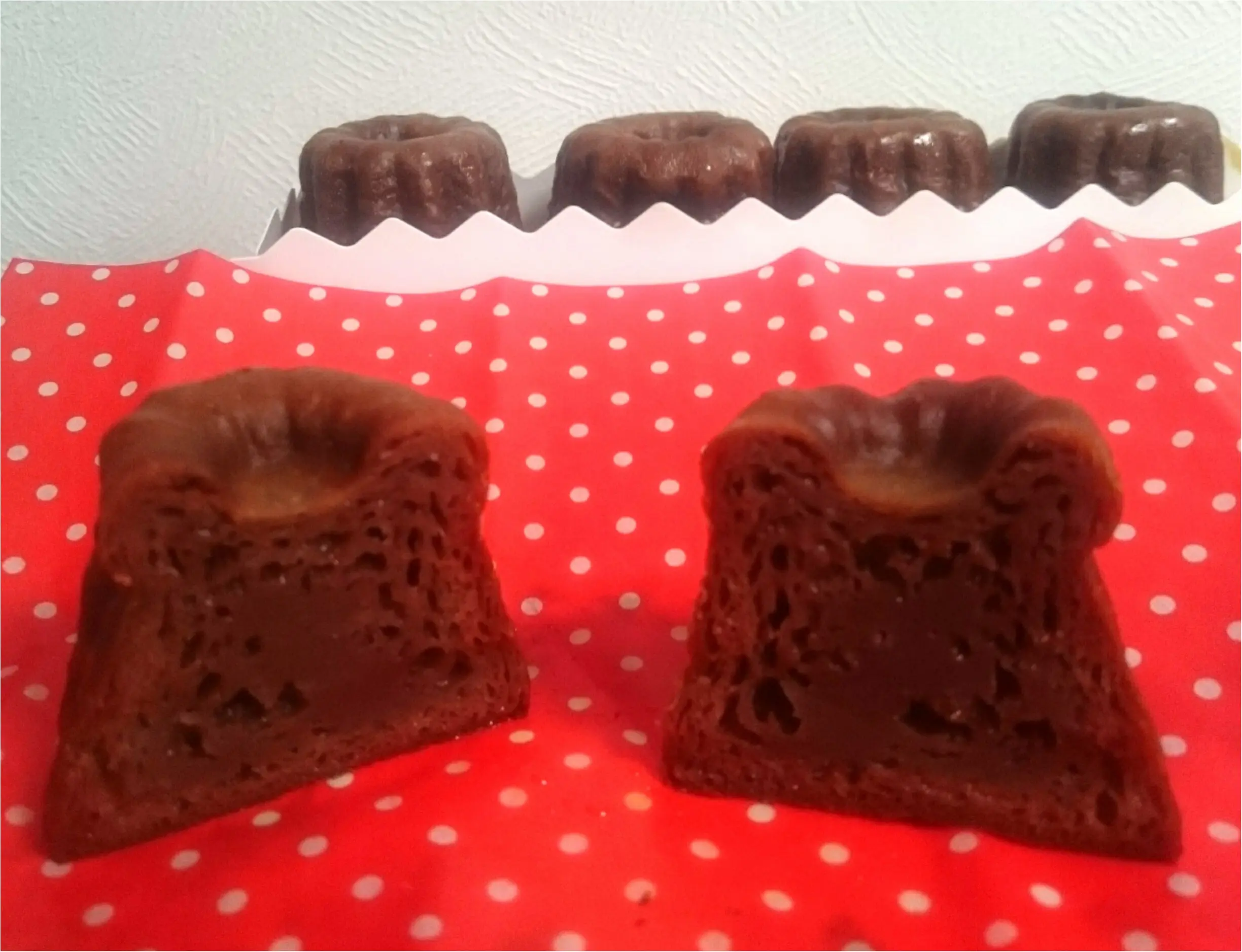ドミニクドゥーセの生チョコカヌレ_7
