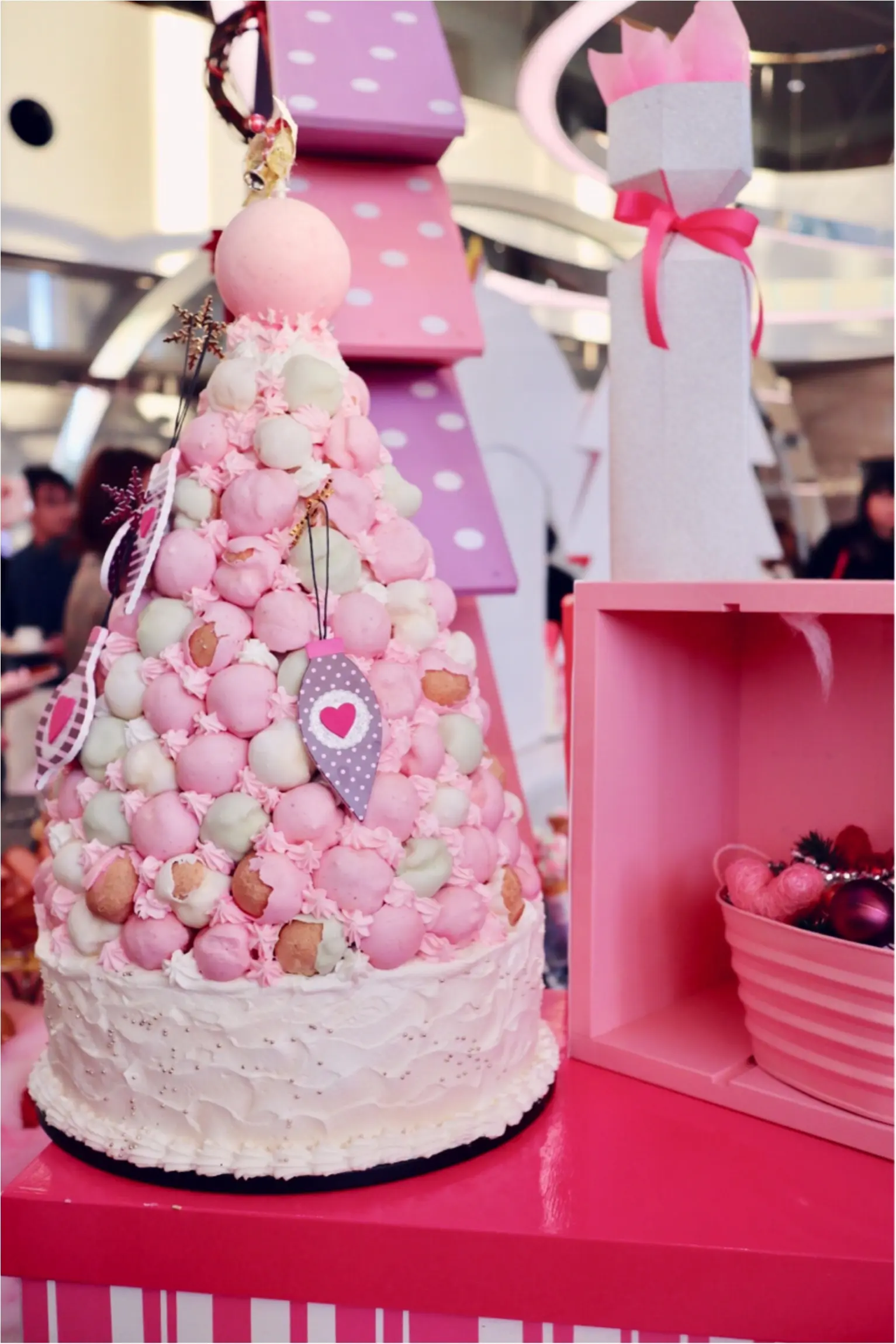 ヒルトン東京ベイ【ピンク・クリスマス】ビュッフェで今年最後のモアハピ女子会♡_2
