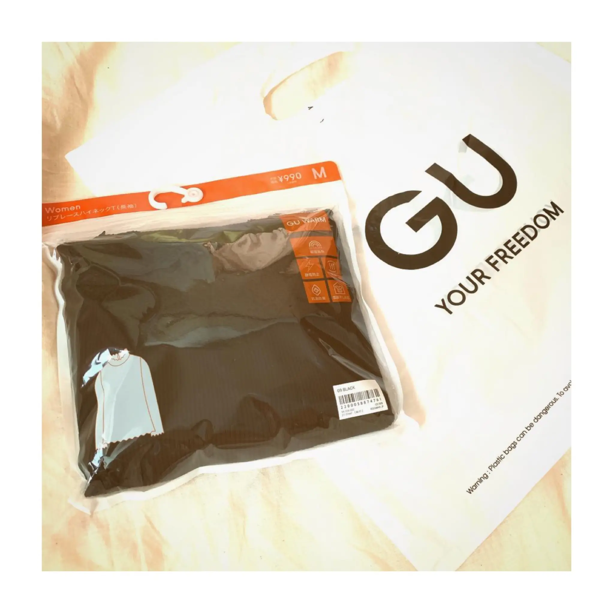 《オンラインストアで即完売⁈❤️》今年マストバイの【GU】ウォーム☺︎リブレースハイネックTがかわいすぎる!_1