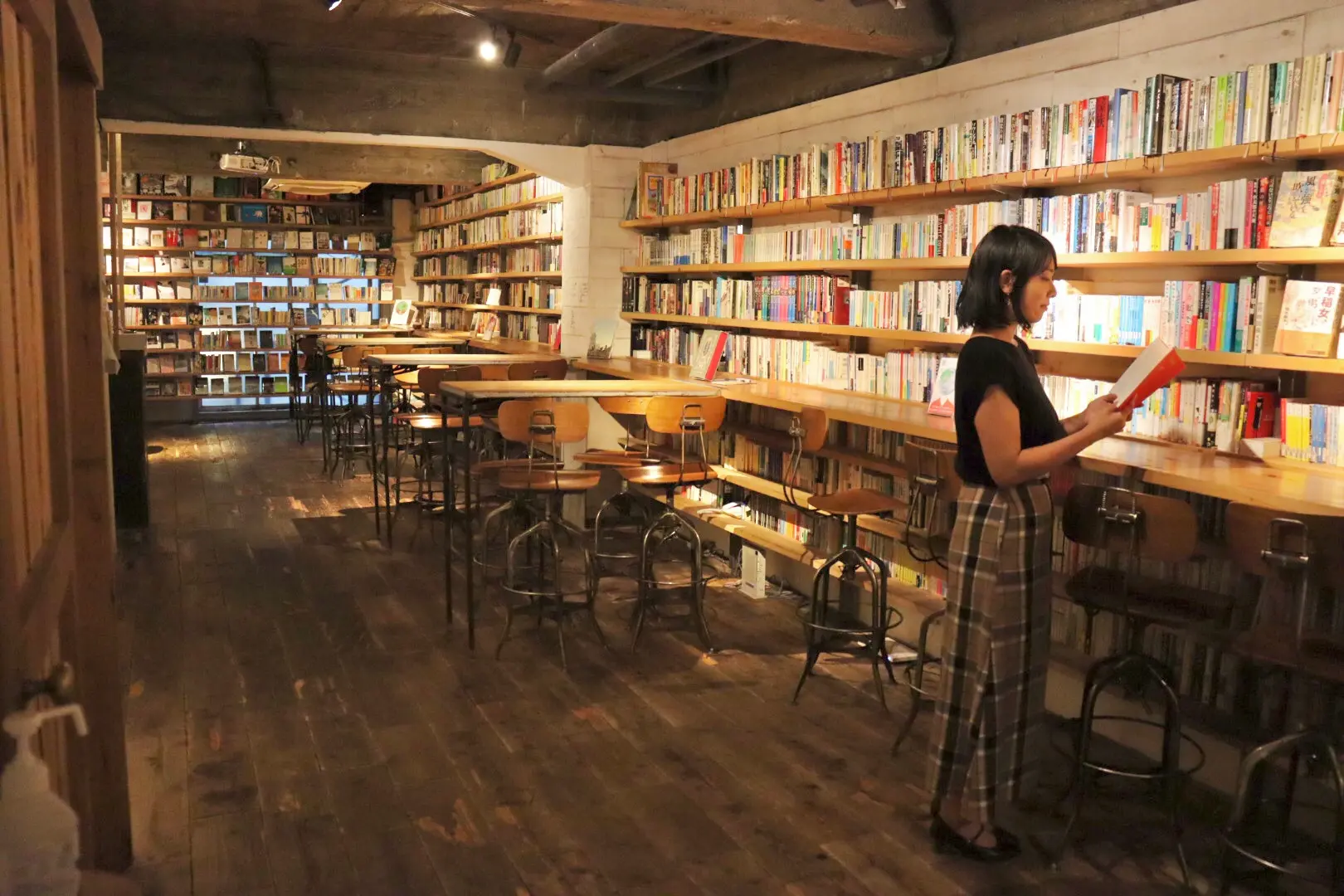 【飲食OK、おしゃべりOK、夜も開館】渋谷の穴場図書室_3