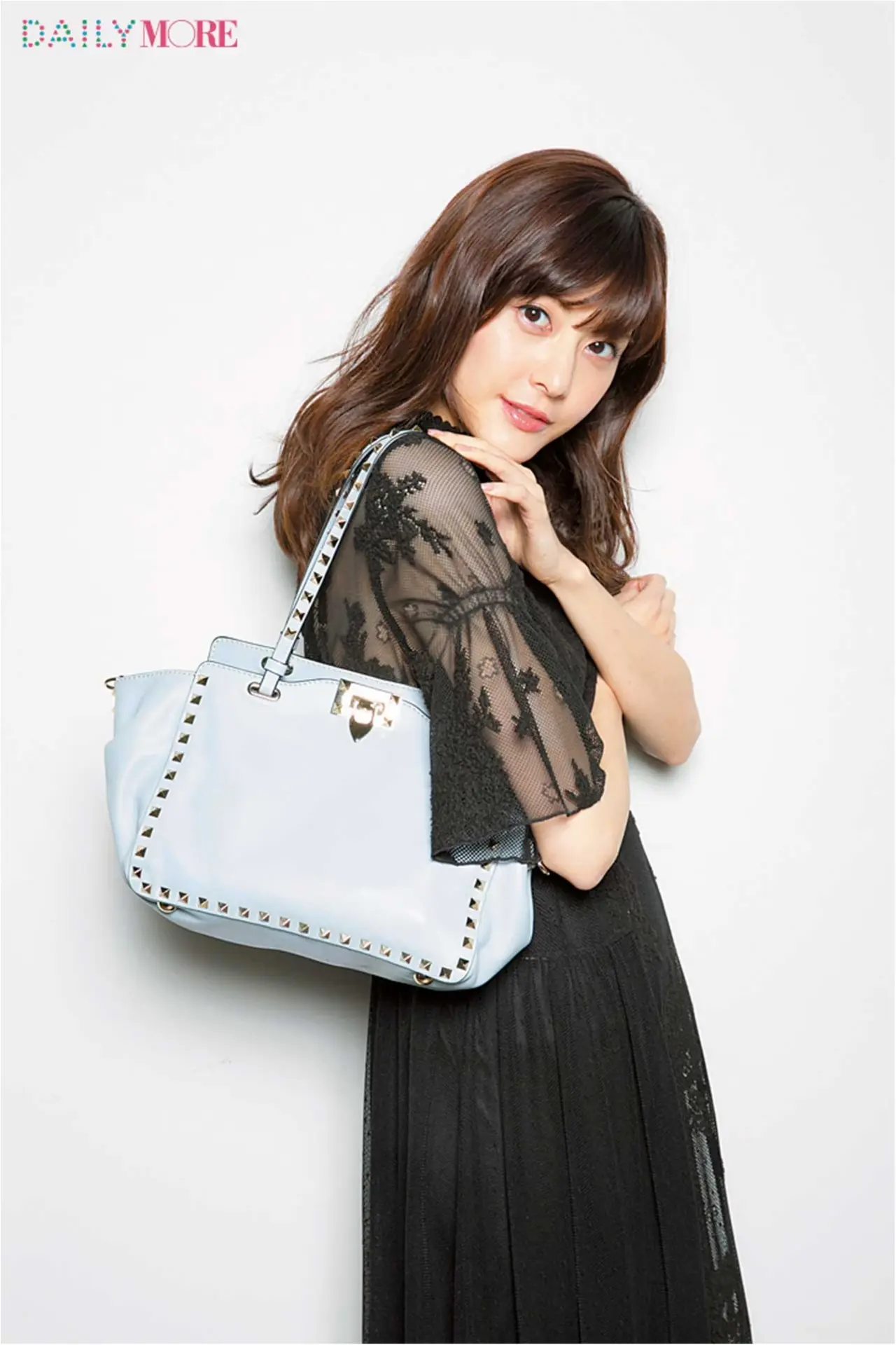 佐藤ありさ、岸本セシル、内田理央が私物大公開! おしゃれと美の秘訣が詰まったMOREモデルズのバッグの中身♡_1