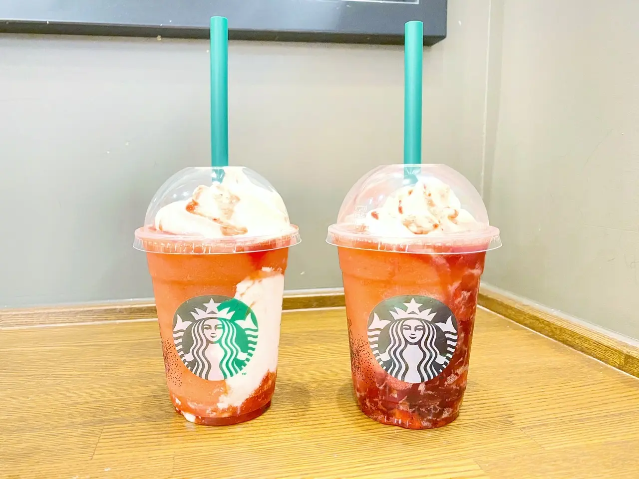 【スタバ新作】“シュワッと”or“ゴロッと”選べる『イチゴ フラペチーノ』が美味しすぎる♡_1