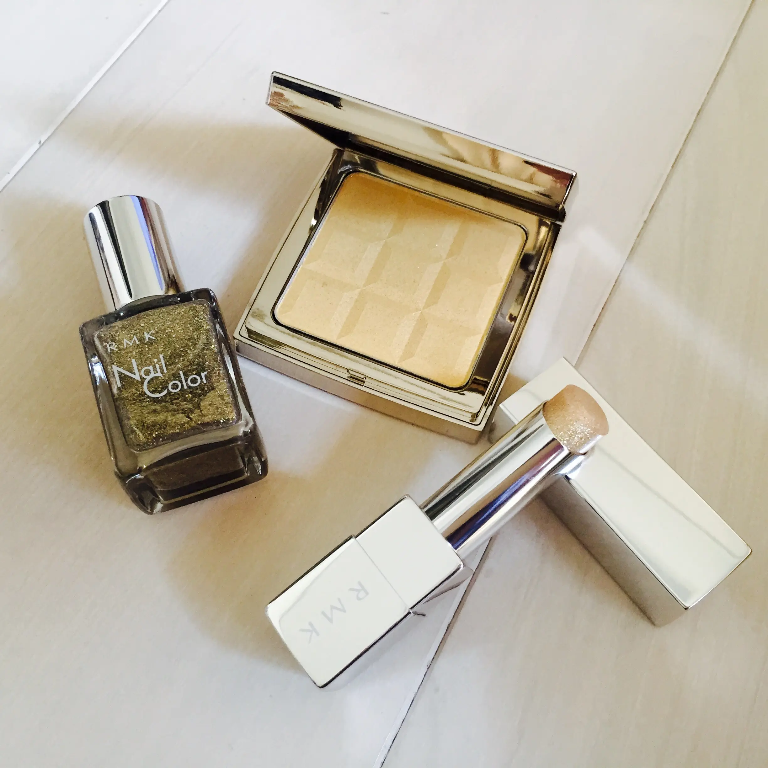 今が買い! 『RMK』の限定ゴールドで、NYのitガールに★_1