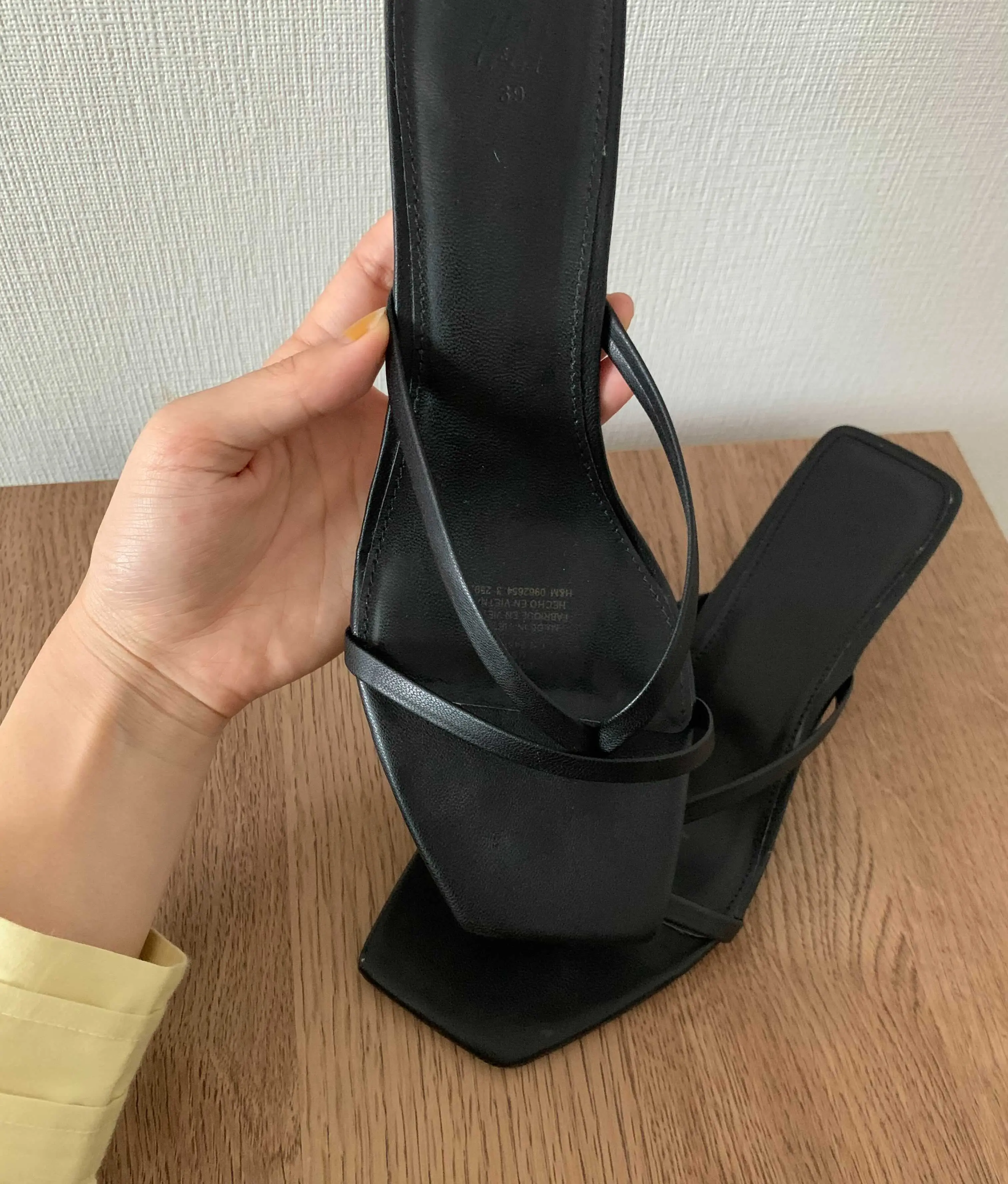 【H&M】プチプラなのに高見え!万能サンダル_1