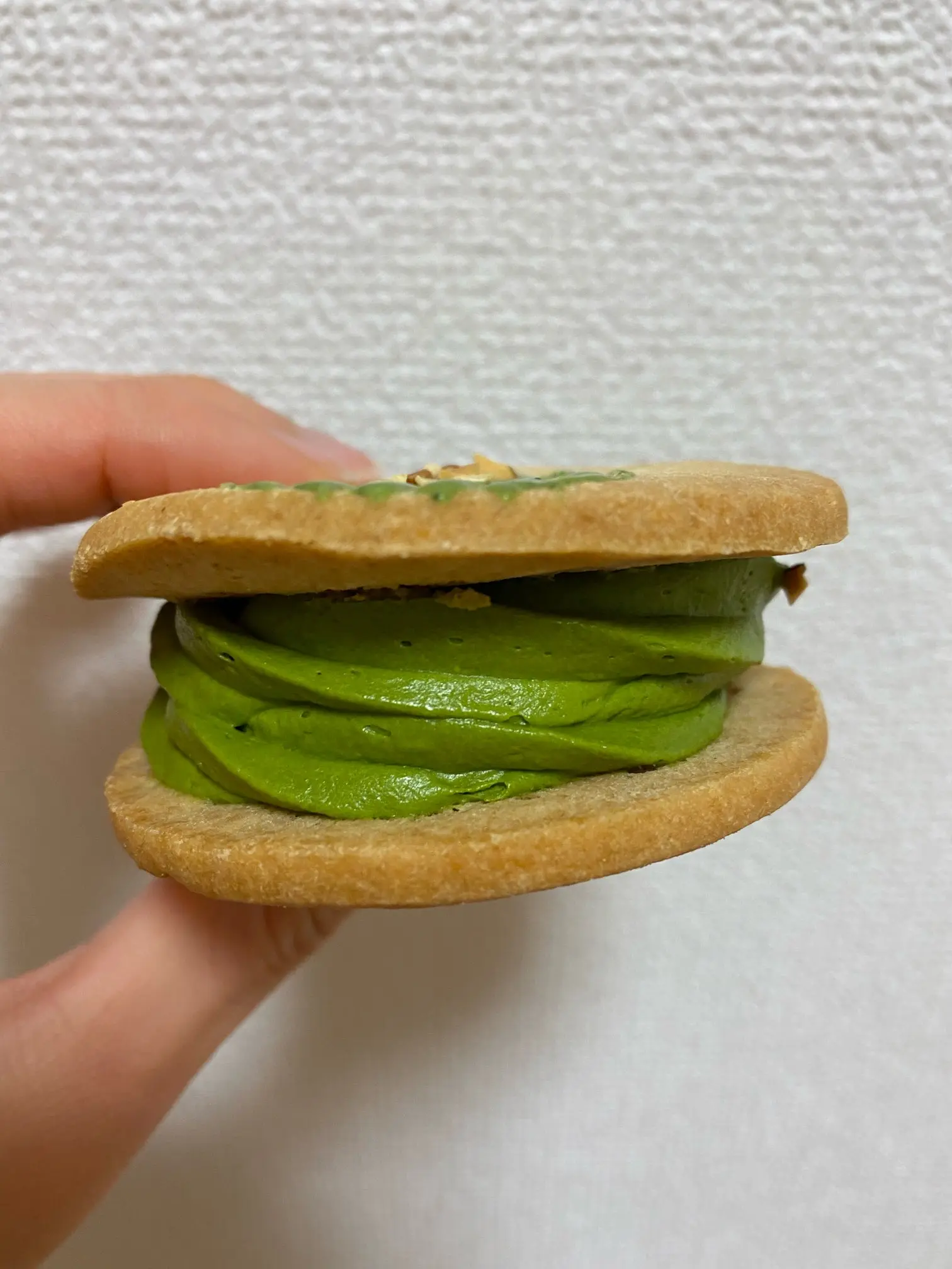 【おすすめ抹茶スイーツ】『セブンイレブン』の宇治抹茶チーズクリームサンドを食べてみた!_3
