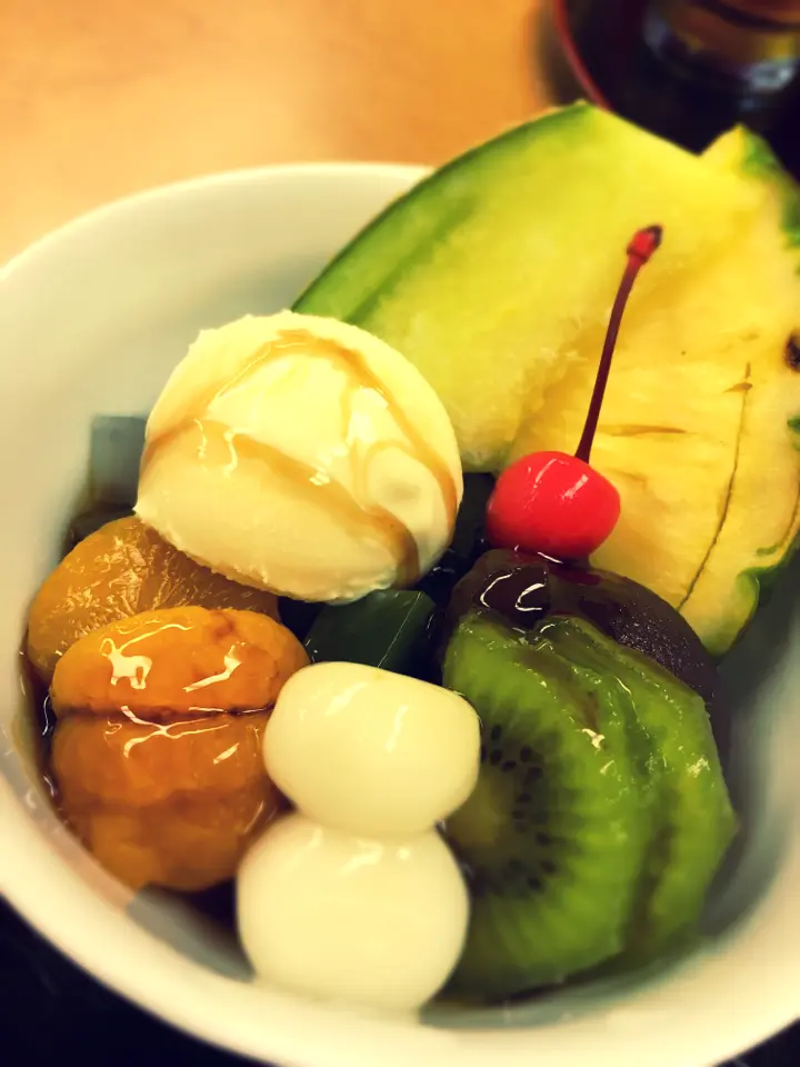 日本橋に行ったら食べたい。老舗の絶品クリームあんみつ_9