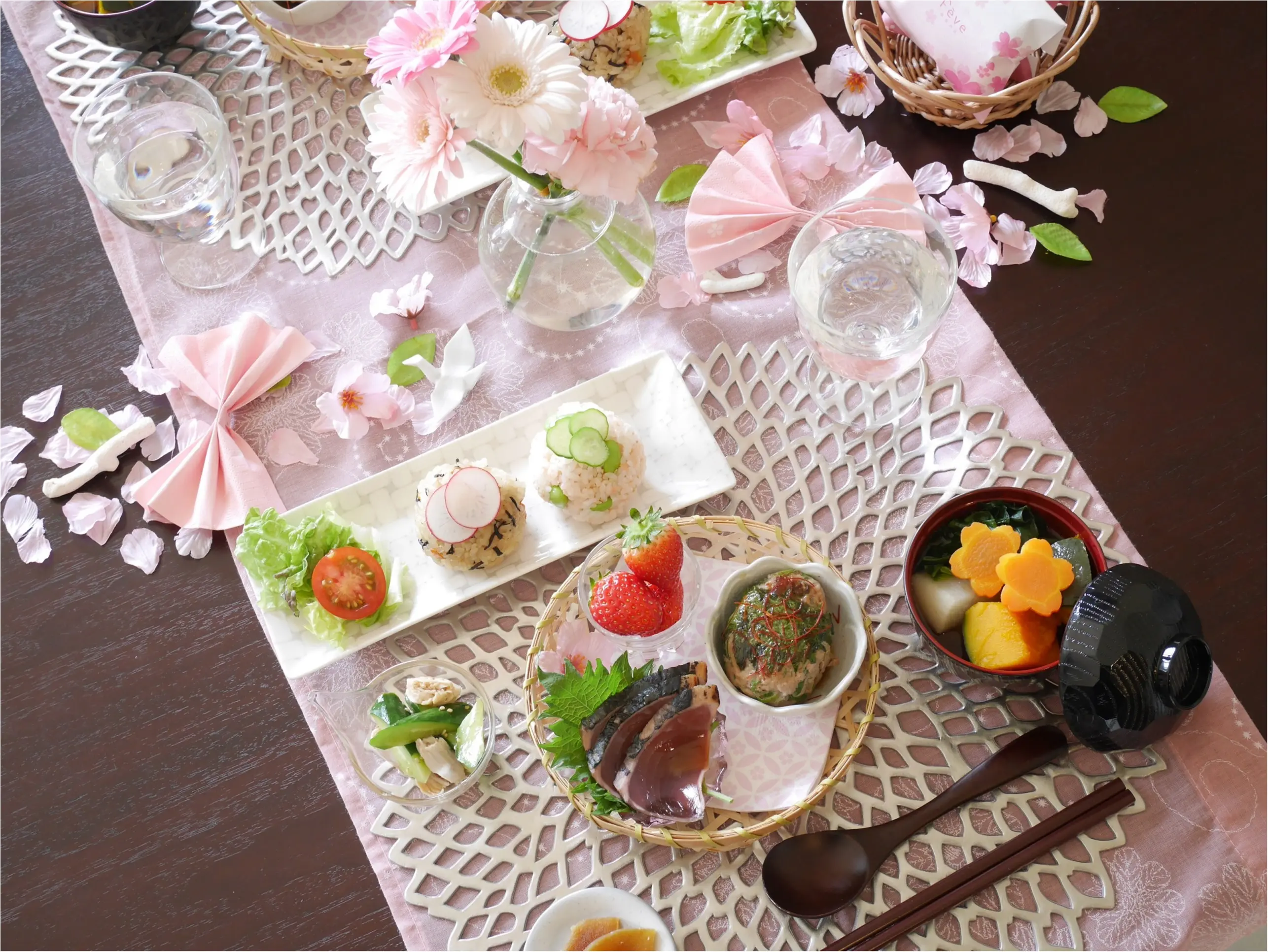 春はスグそこ ピンクで華やかにテーブルコーディネートして 手づくりご飯をお家で Moreインフルエンサーズブログ Daily More