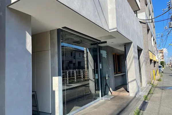 店の外観