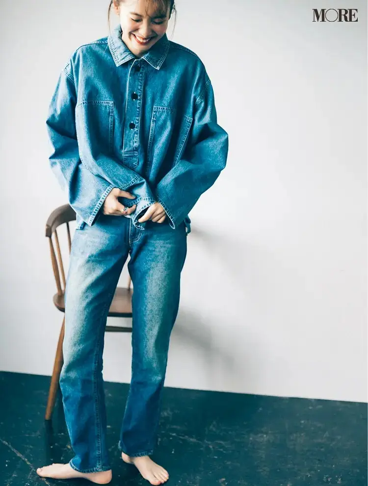 私服のデニムコーデの飯豊まりえ