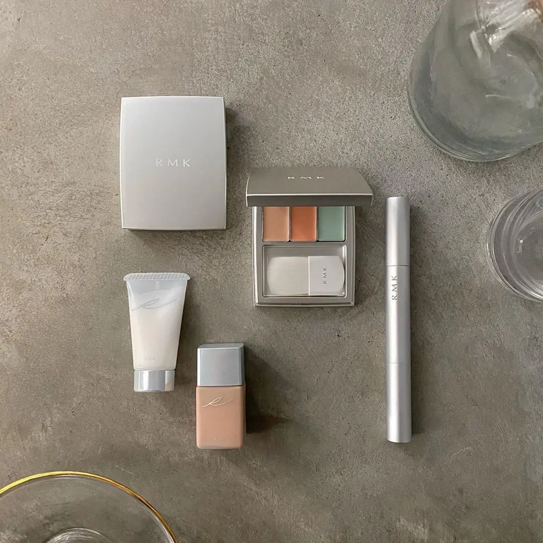 Premiumインフルエンサーズのインスタ拝見! 影山カレンさんは『RMK』のホリデーコレクションをGET♡ 下地、ファンデ、ハイライターetc._1