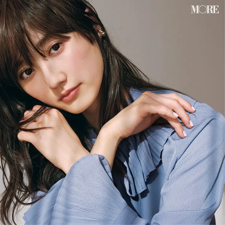 柔らかい表情の鈴木友菜