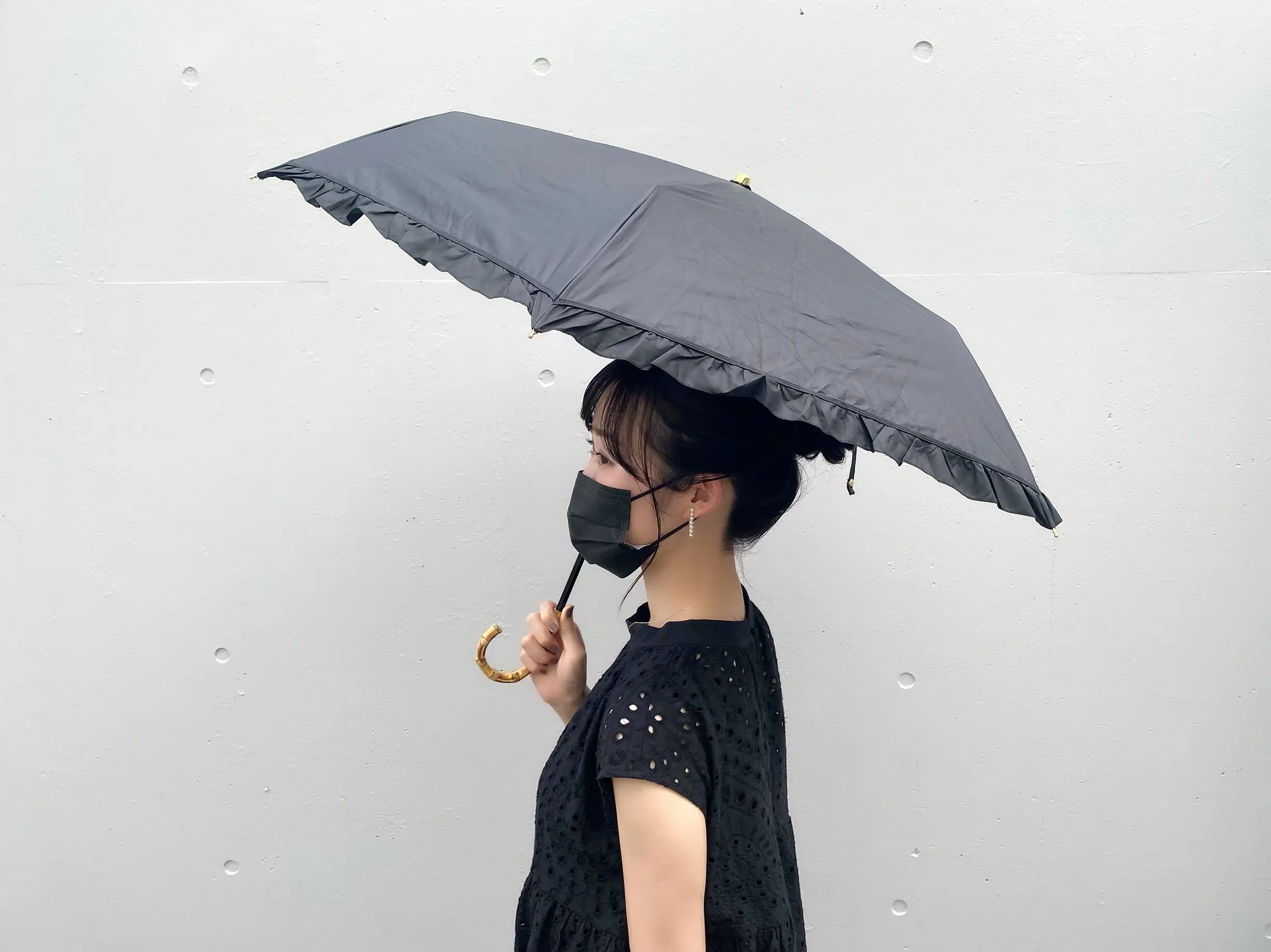 【apart by lowrys】の《フリル×バンブーハンドル》日傘が可愛い♡⋈_3