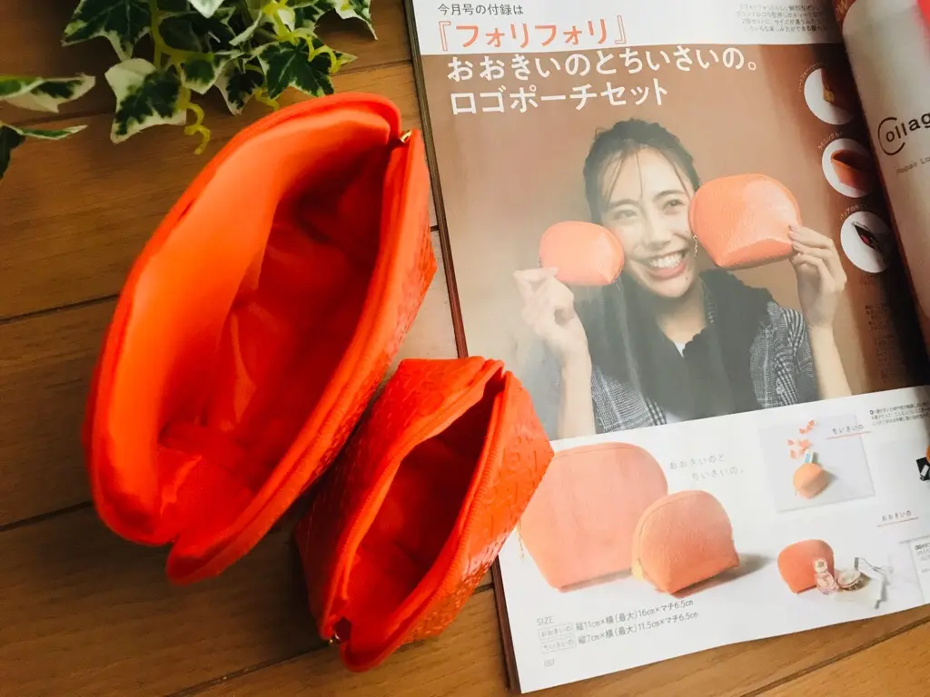 【MORE12月号】今月買うべき神付録!《Folli Follie》大小ロゴポーチセットが可愛すぎ♡_2