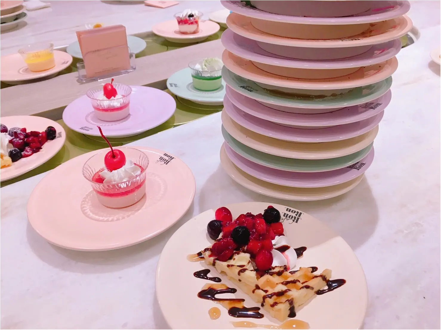 【ご当地モア❤️東京】回転寿司ならぬ“回転スイーツ”!?「MAISON ABLE Cafe Ron Ron 」でモアハピ部女子会〜食べ放題をお得にする裏ワザも✨_6
