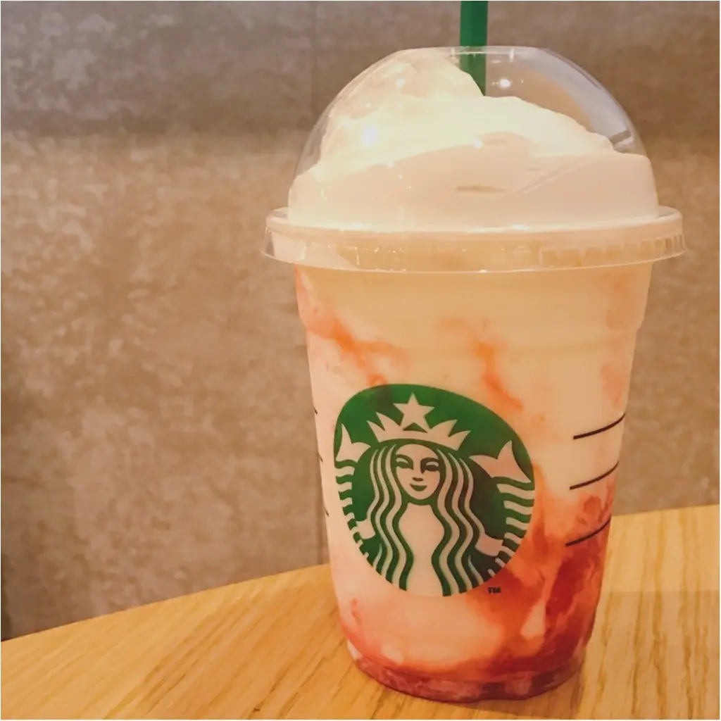 ☆★スタバ新作速報★☆長年愛され続ける大人気フレーバーが今年も帰ってきた♪本日発売‼︎『ストロベリークリームフラペチーノ®』が今年も激アツな予感♡_1