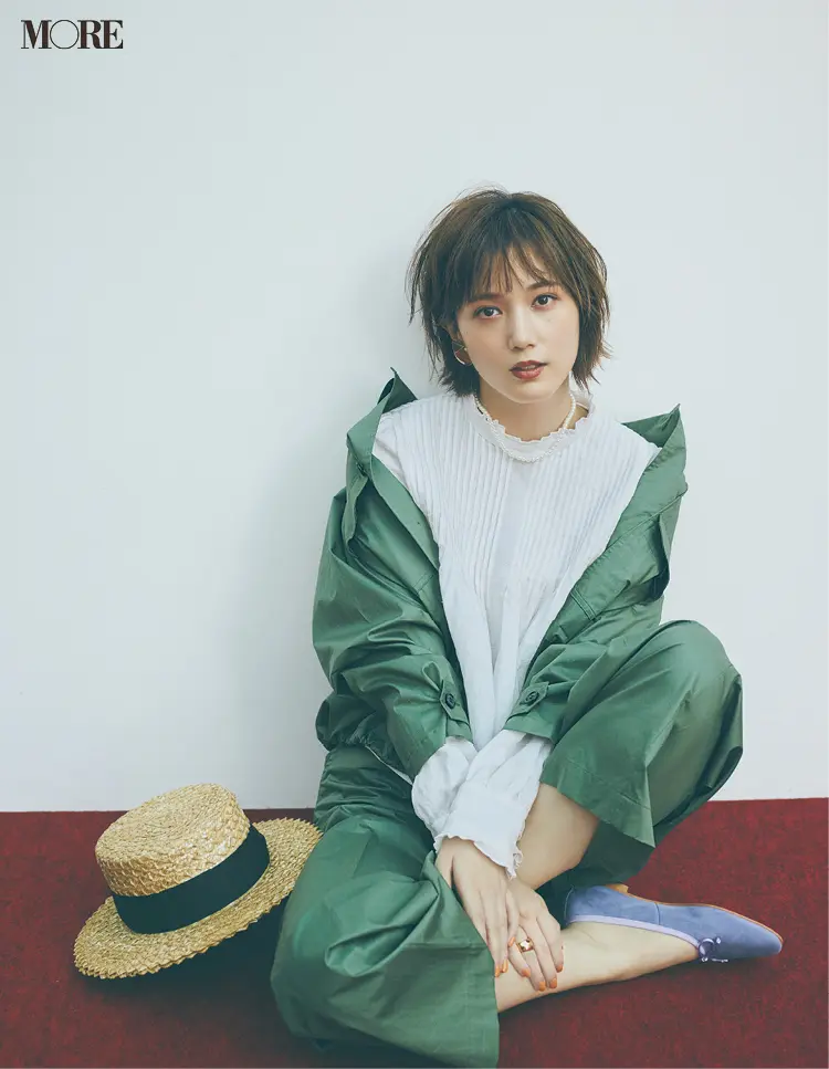 ずっと着られる甘い服を本田翼が着こなす