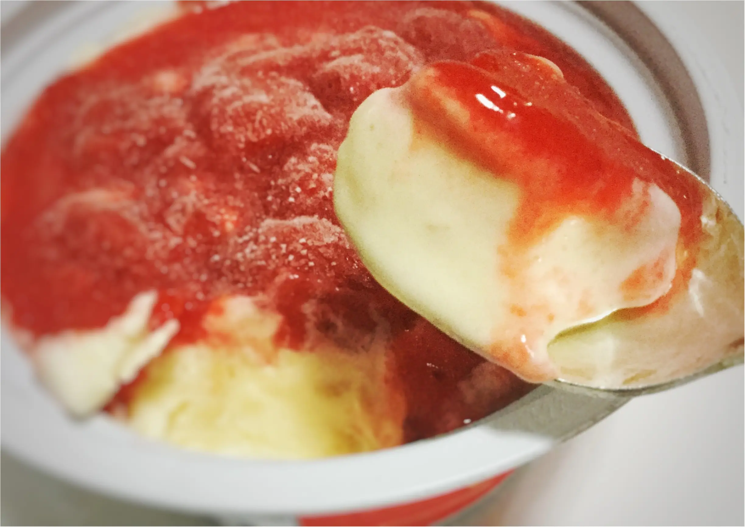 【コンビニ限定アイス】いちご好きにはたまらない!新発売《明治 Sweets氷ストロベリーケーキ》を食べてみました❤️_3