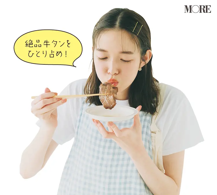 佐藤栞里が静岡県のおすすめお取り寄せグルメ「さの萬」の熟成牛タンを食べている様子