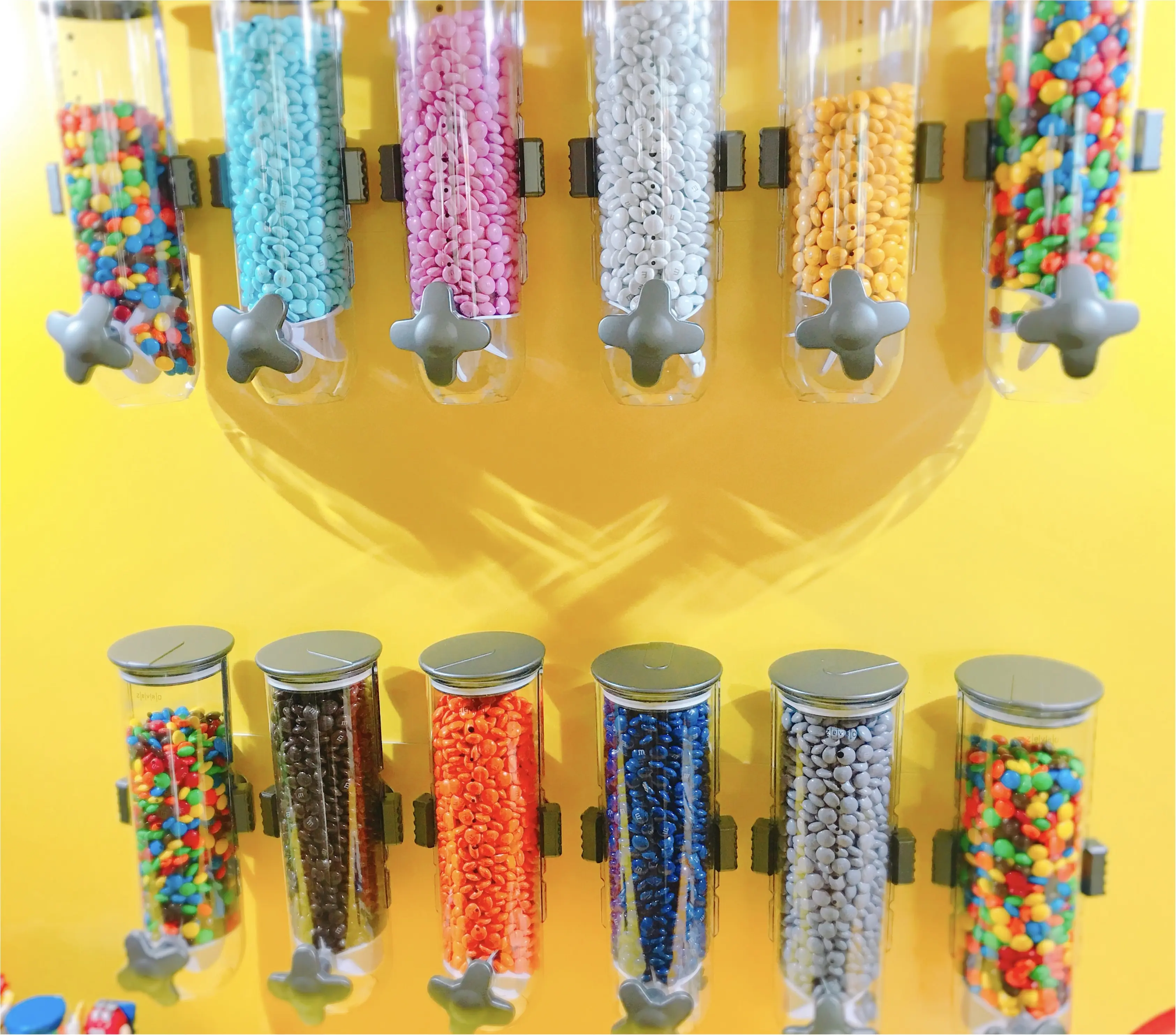《期間限定》原宿にNY発カラフルパフェ登場✨日本初上陸のM&M’Sマイボトルチョコを作っちゃおう♪_4