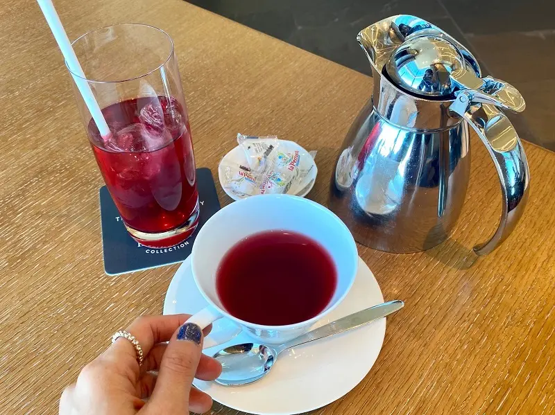 「Strawberry Party～蝶が舞うギャラリーアフタヌーンティー～」のドリンクメニュー「スイート ベリーズ」 