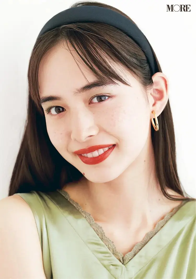 カラーシャドウをつけた井桁弘恵