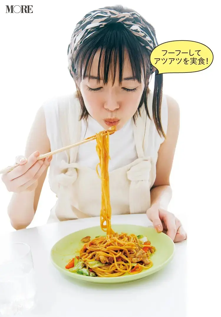 滋賀県からお取り寄せしたホルそばを食べる佐藤栞里