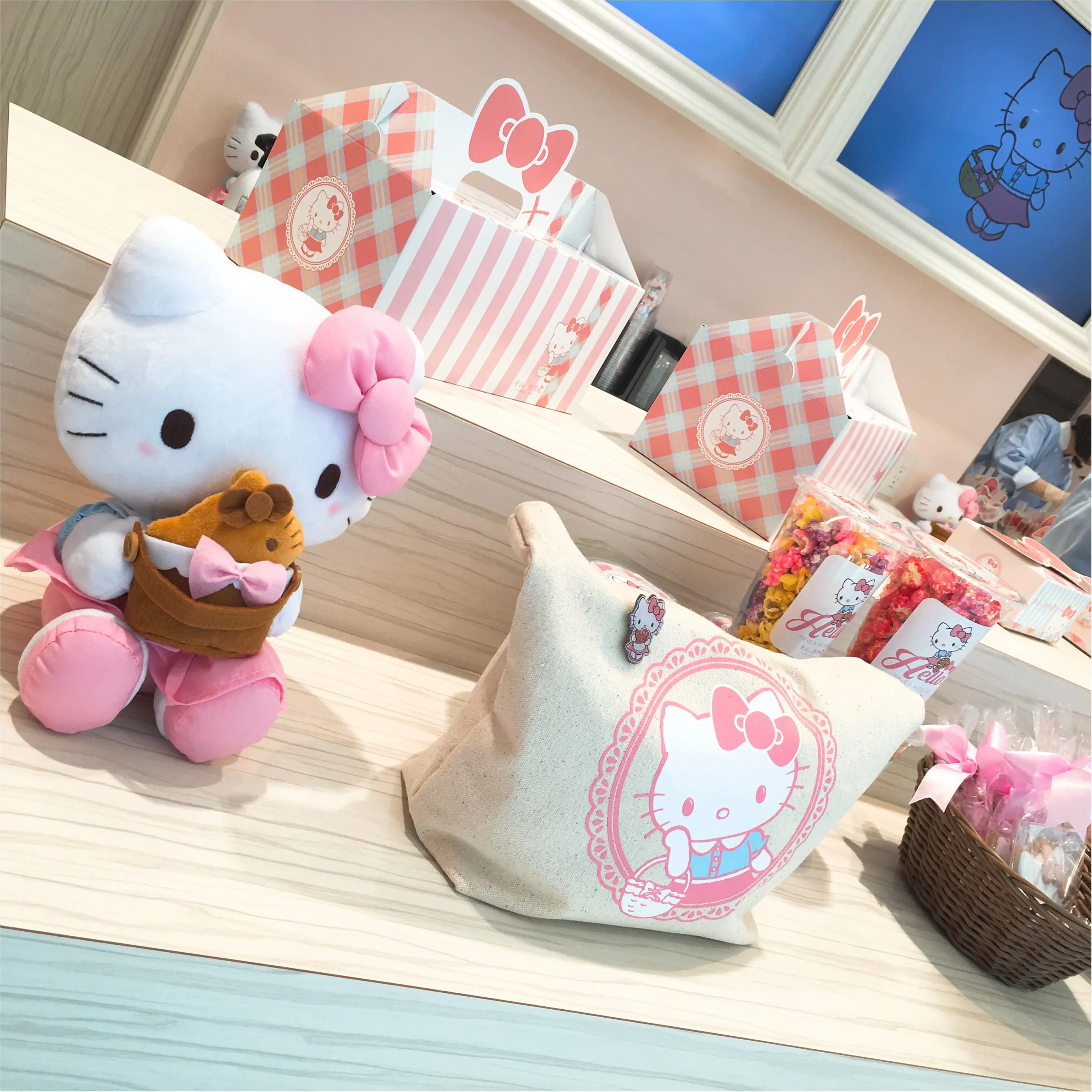 《キティちゃんのパン屋さんが原宿にオープン♡》かわいすぎるフード、限定グッツがたっくさん♡最後のページは初の試みです!!_7