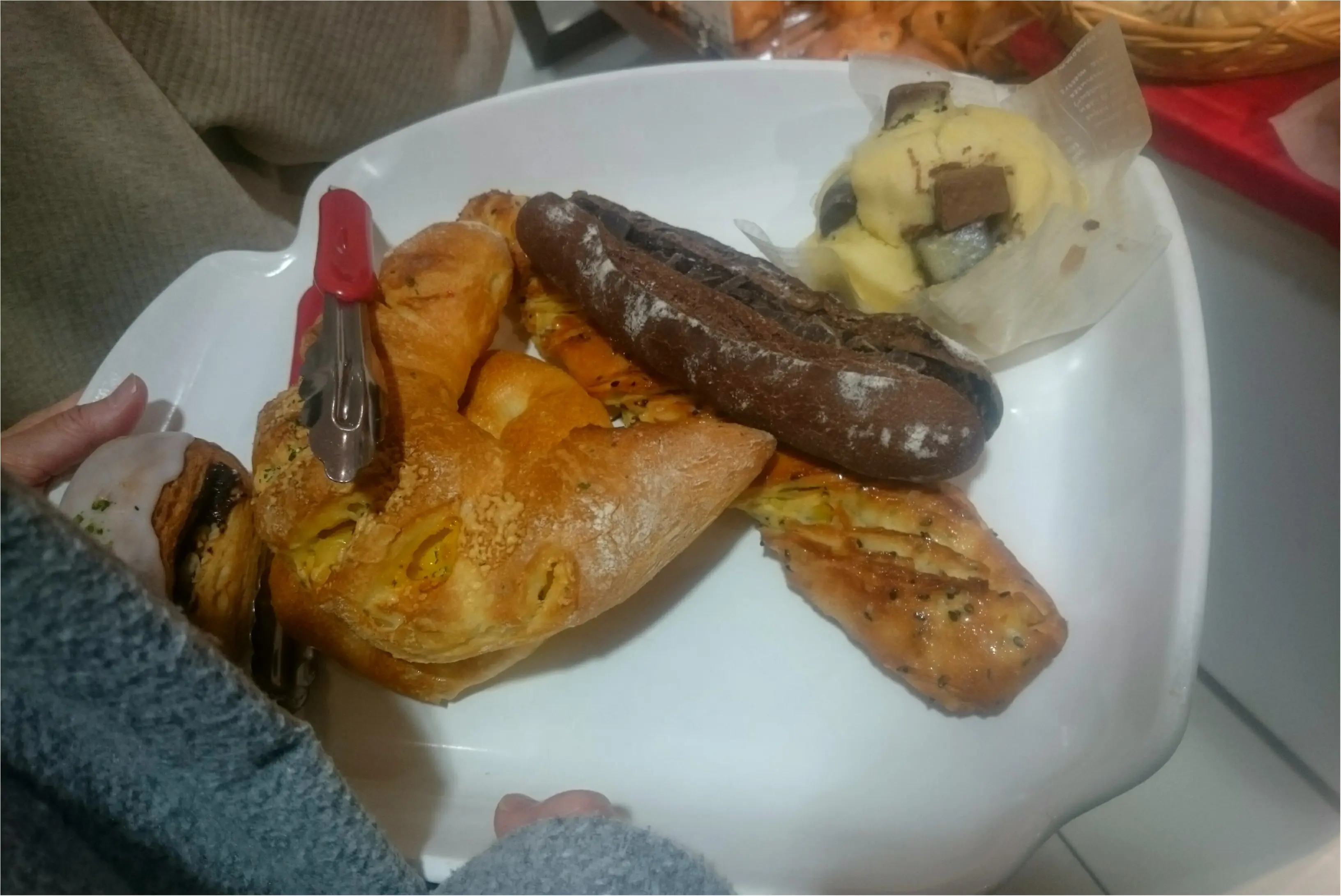 東京大丸 ポールボキューズのチョコレートづくしパン_1