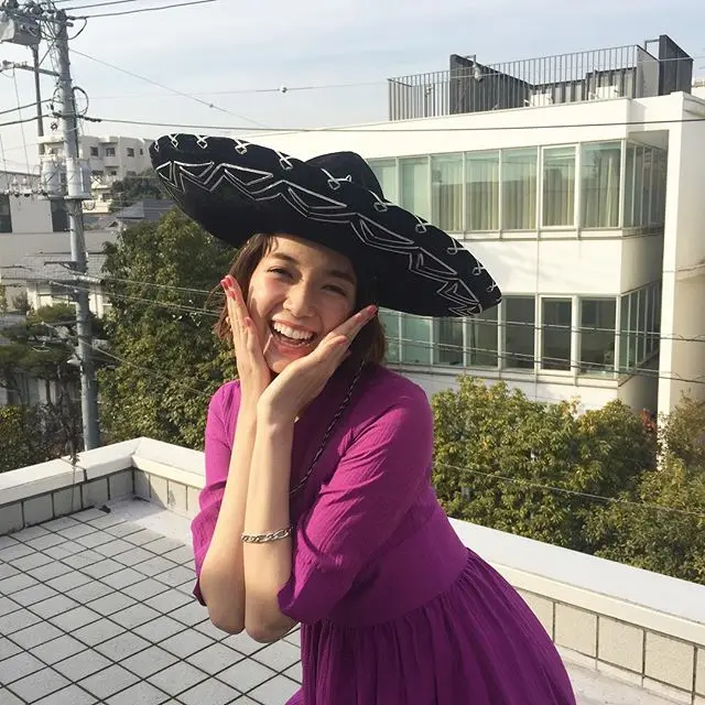 プチプラ服の着まわし特集で、しーちゃんが表現したものって?【佐藤栞里の撮影オフショット】_4