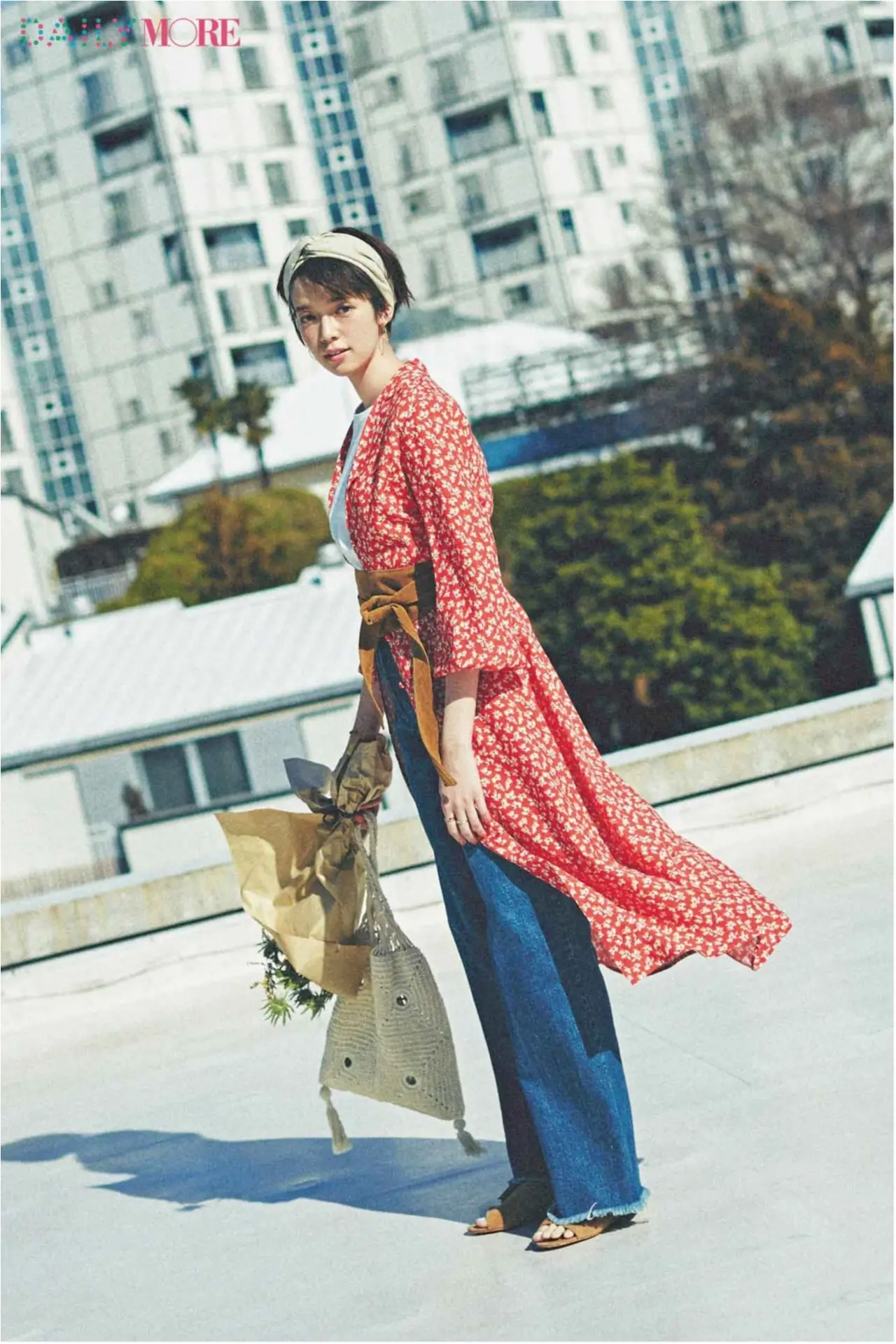 羽織るだけで今っぽい ガウン を使った春コーデまとめ ファッション コーディネート 代 Daily More