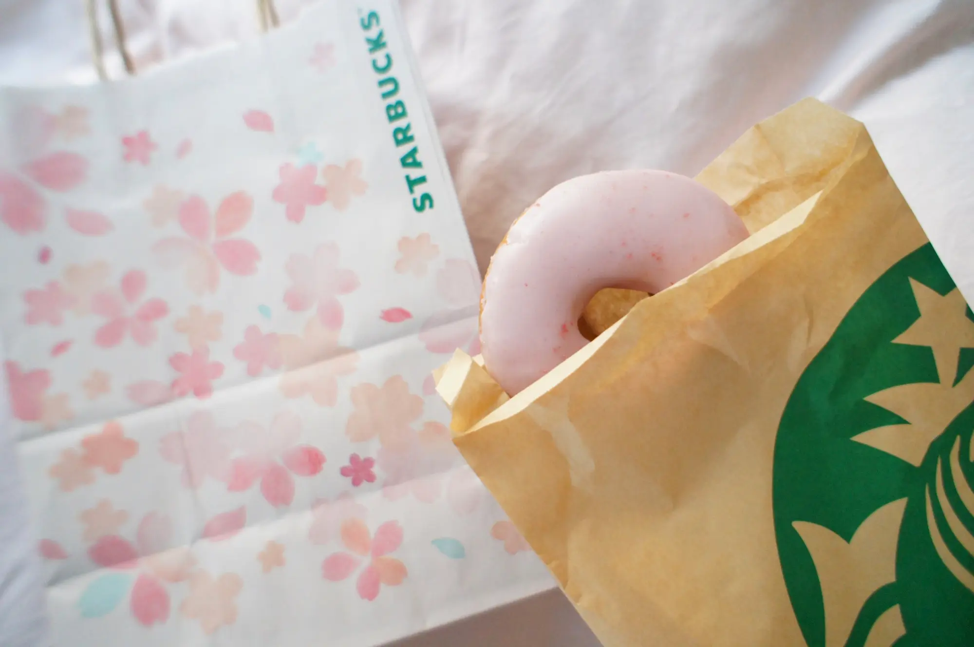 《レジ横foodに注目❤️》フードも春メニューに!【スタバ】さくらドーナツが美味しい!☻_3