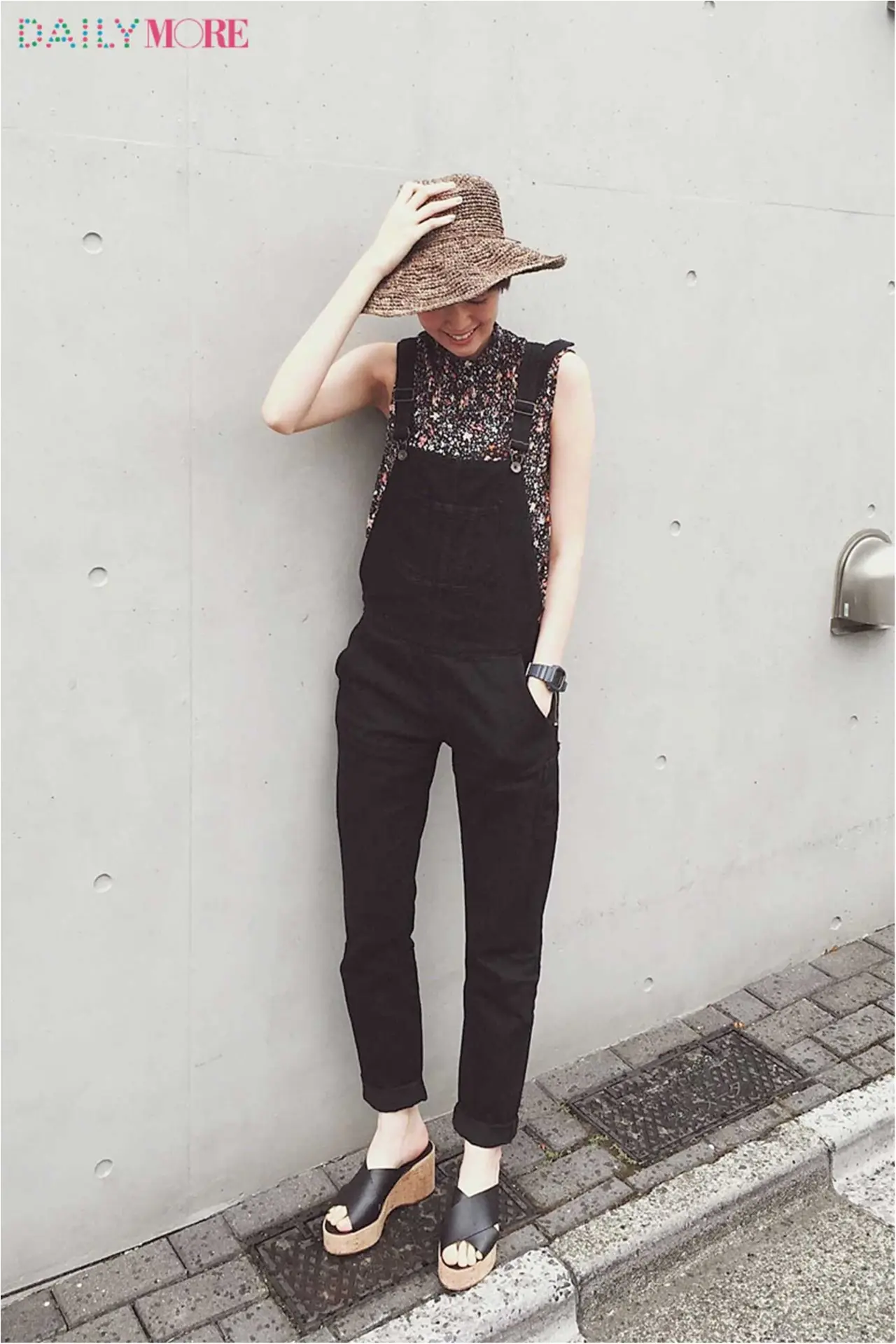 「小物使いにこだわりアリ♪」佐藤栞里のリアル私服を追っかけ!_3