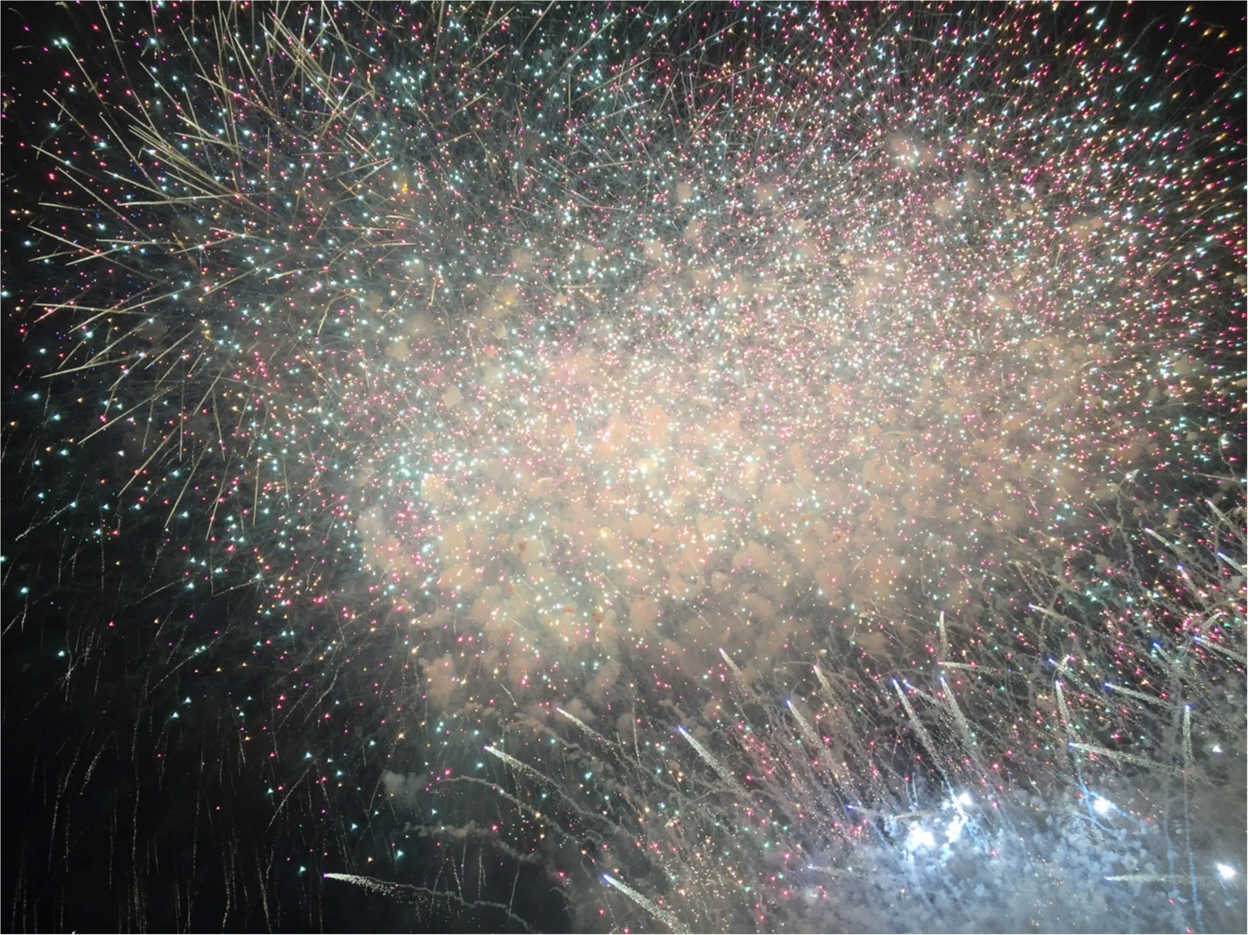 今年初の花火大会へ!頭上を降り注ぐ迫力満点の花火が♡*_6