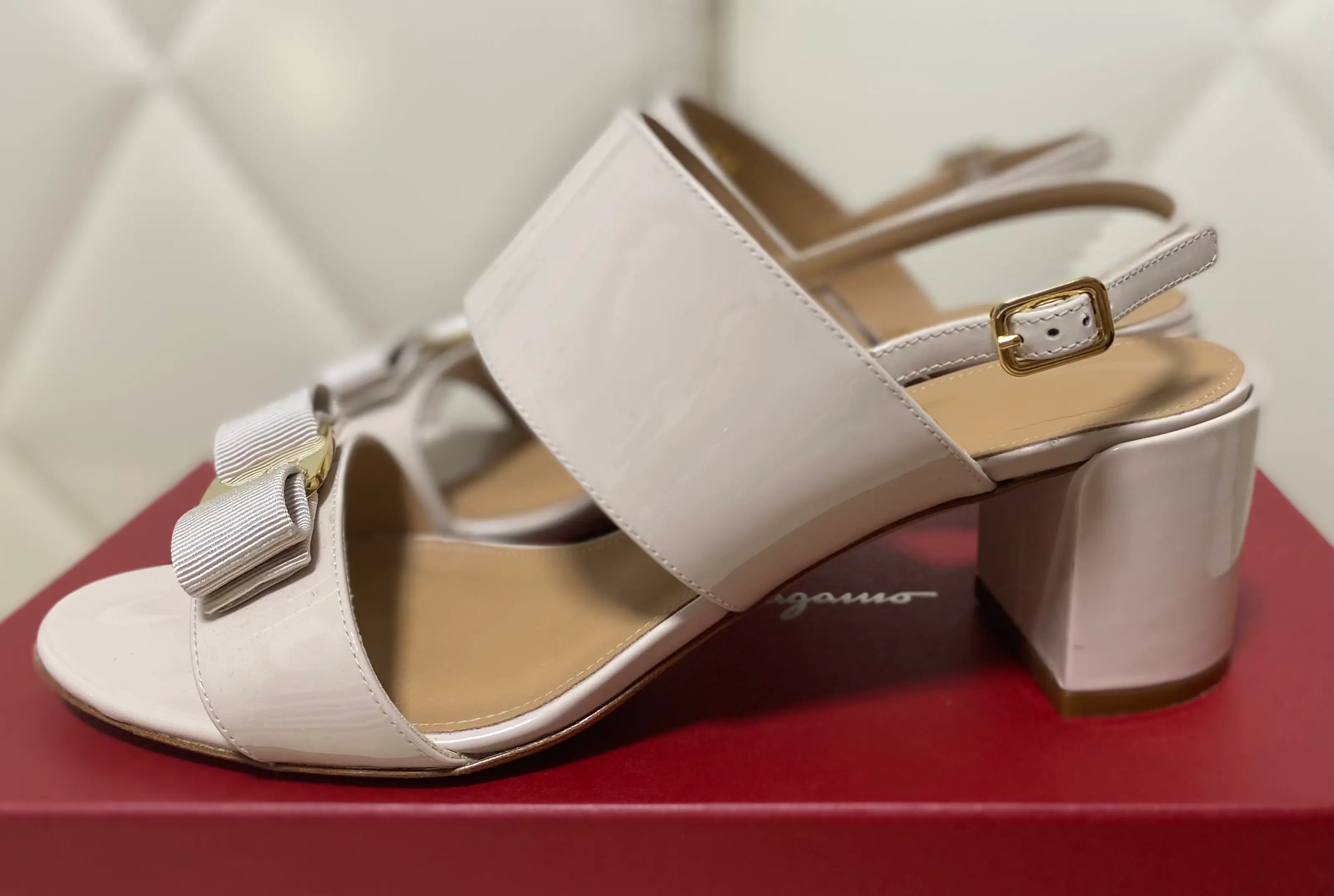 フェラガモ サンダル Ferragamo チャンキーヒール ベージュ イタリア ヒール ハイブランド