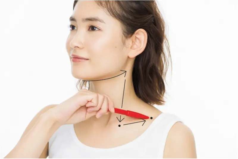 美プロが伝授! オフィスの隙間時間にできる「むくみ&くすみ」ケア♡_3