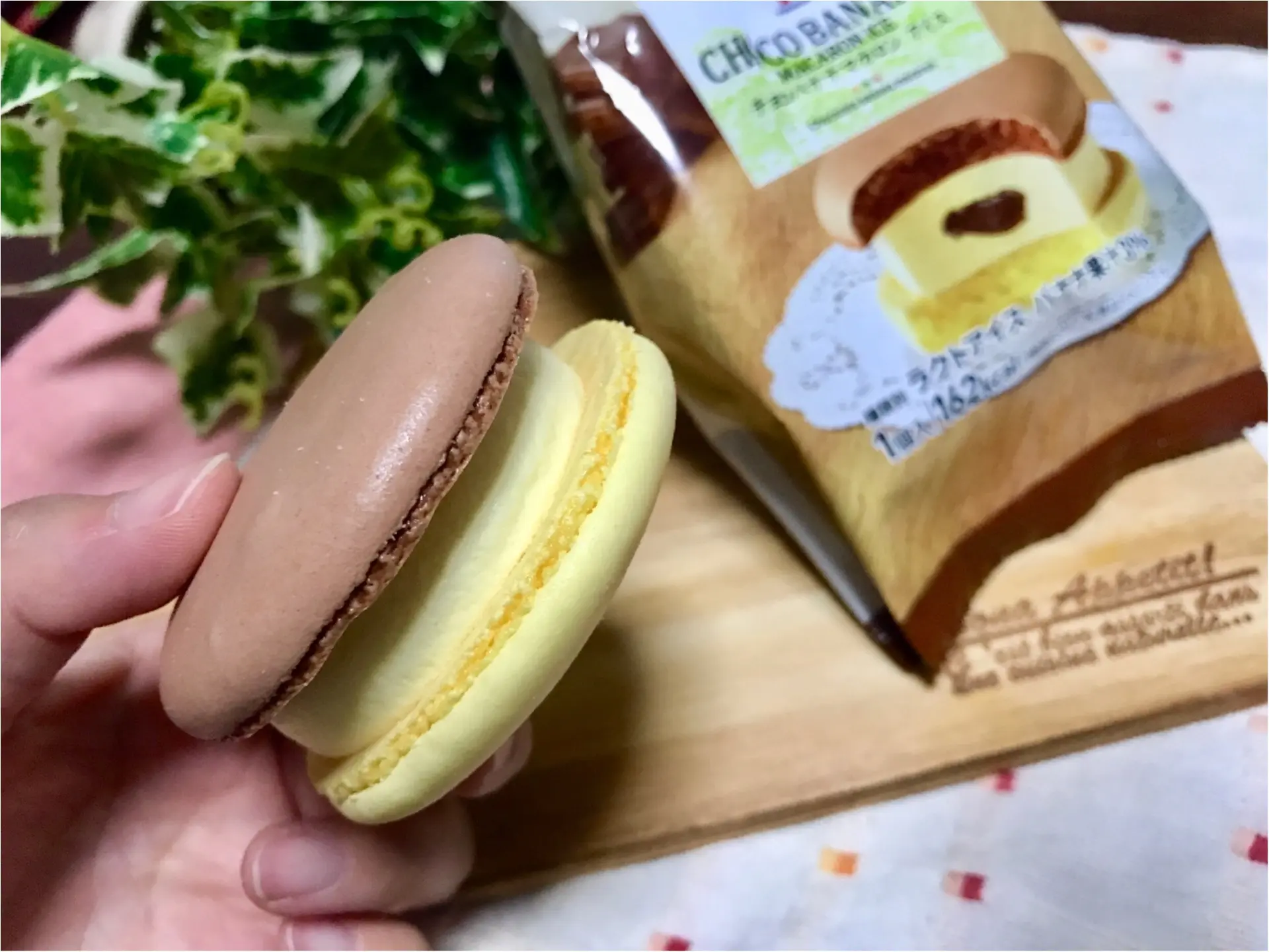 【セブンスイーツ】可愛すぎると話題!《マカロンアイス》にチョコバナナ味登場♡_4