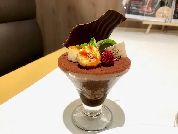 『デニーズ』×『ゴディバ』の初コラボは幸福度MAX！ 「GODIVA チョコレート サンデー」など、全3品を食べてみた♡_4