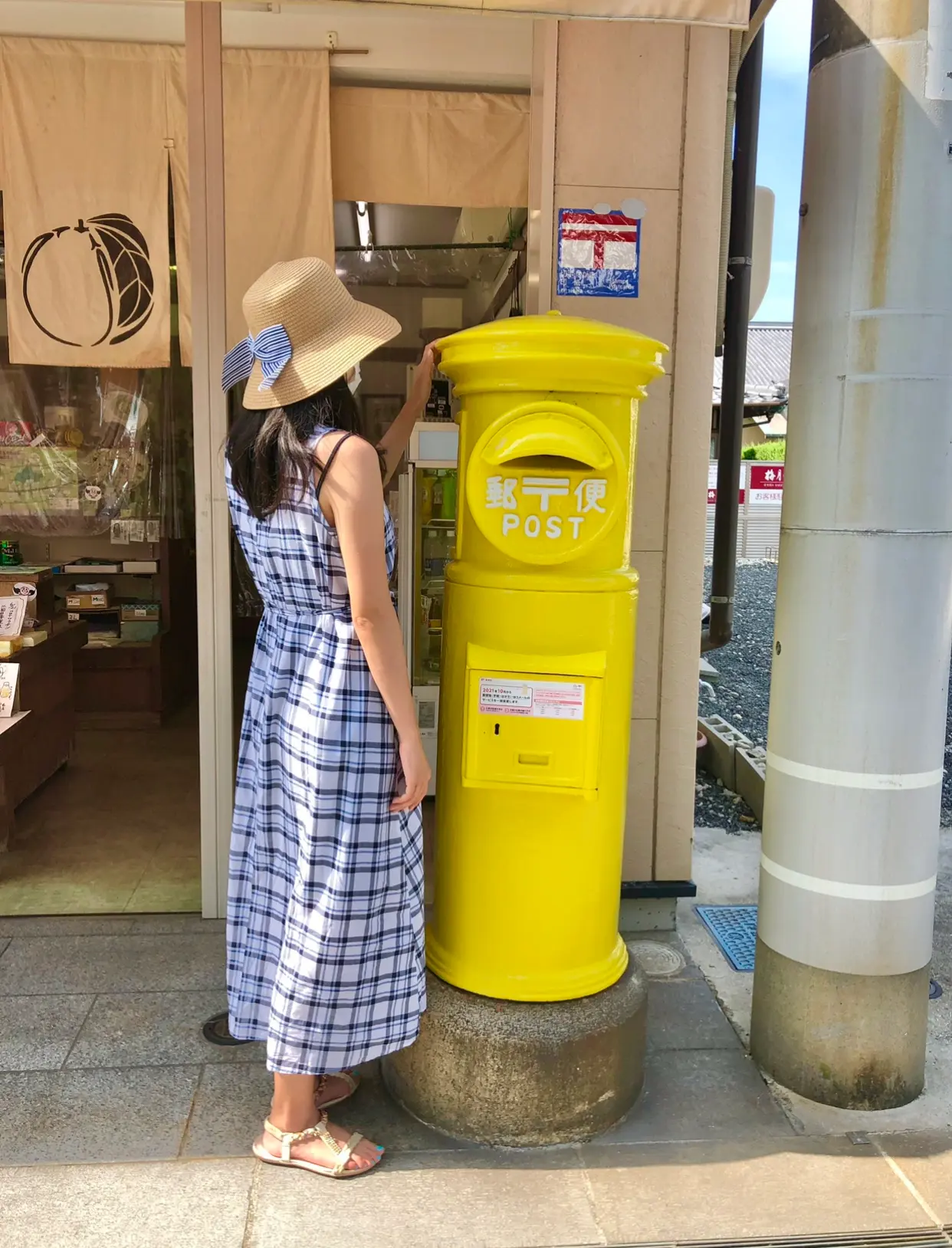 広島県尾道市瀬戸田町レモン島の黄色いポスト