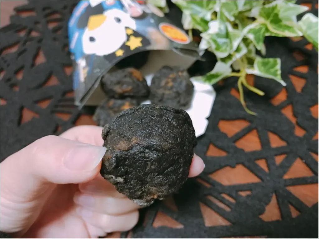 【真っ黒のからあげクン!?】ローソンから、ブラックホール味のからあげクンが新登場★_3